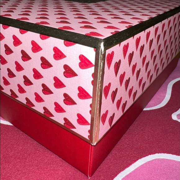 ♥️NWT VICTORIA’S SECRET BOX♥️ - Picture 7 of 12